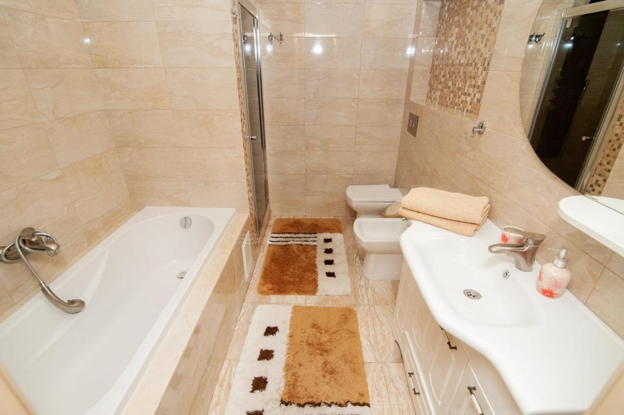 צ'יסינאו Lia*S Deluxe Apartment In The Center מראה חיצוני תמונה