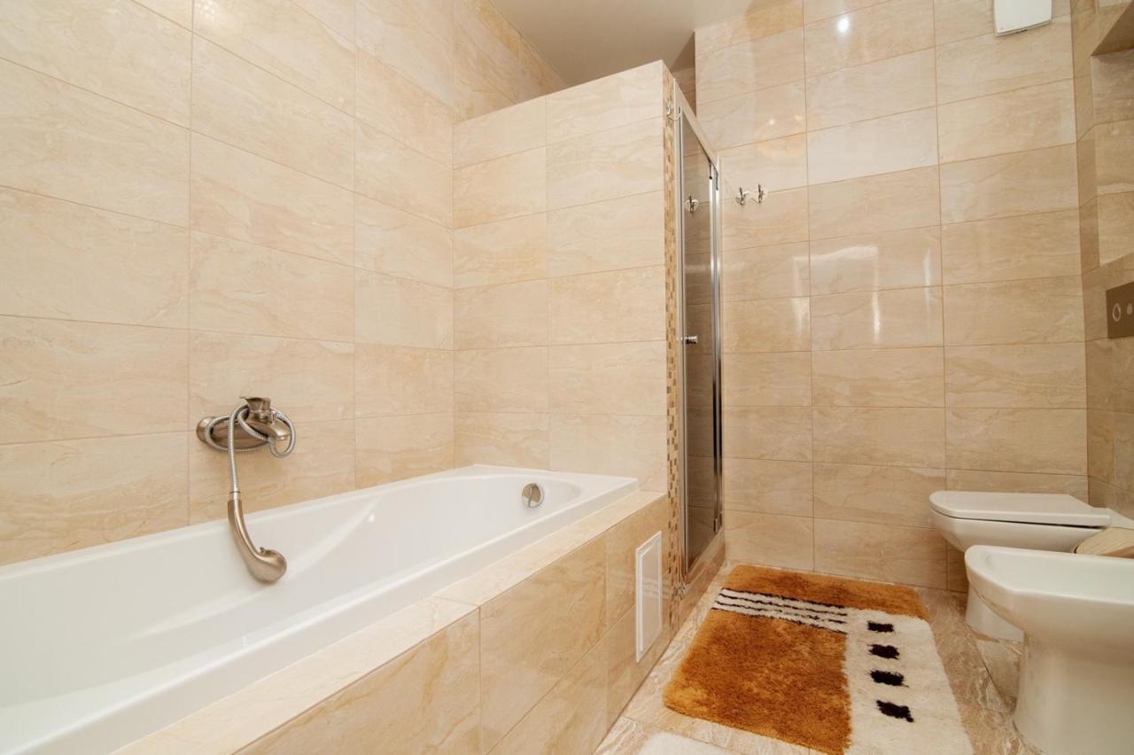 צ'יסינאו Lia*S Deluxe Apartment In The Center מראה חיצוני תמונה